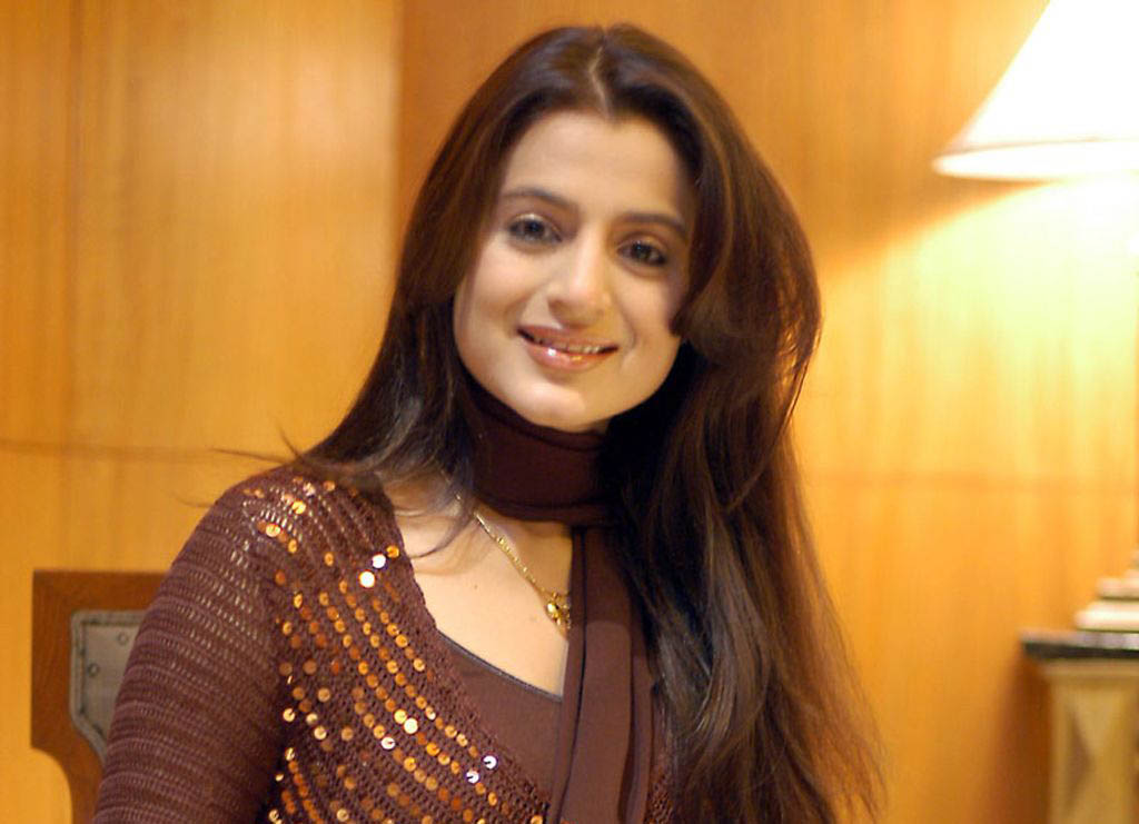 Ameesha Patel hopes things could change for Sanjay Dutt